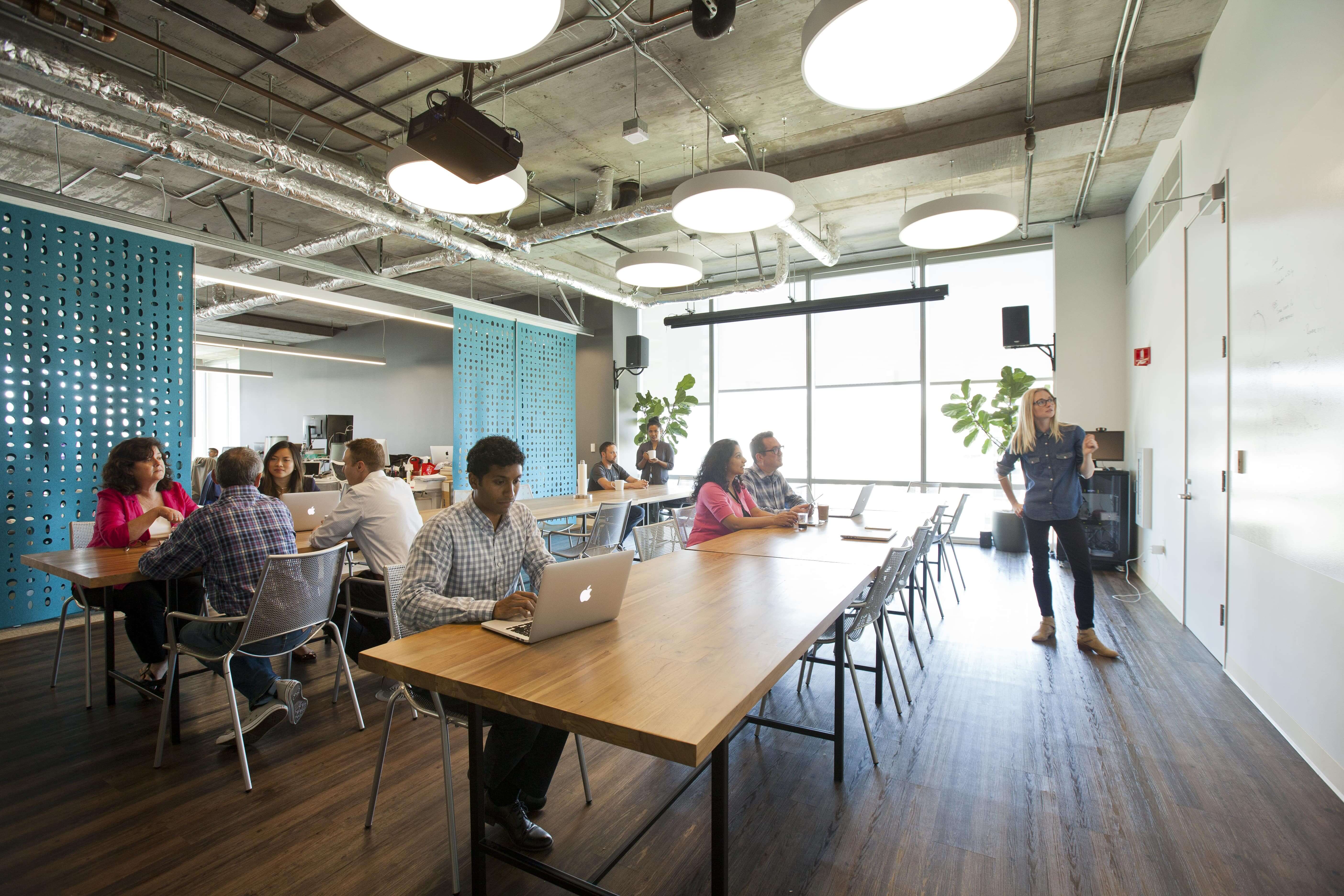 Fomentamos y permitimos que nuestros empleados integren prácticas medioambientalmente sostenibles en su trabajo.